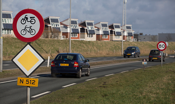 Auto's op een provinciale weg